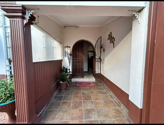 6 BEDROOM HOUSE FOR SALE IN SELECTION PARK